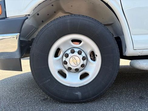 Used 2024 Chevrolet Express 2500 w/ Driver Convenience Package RWD image 18