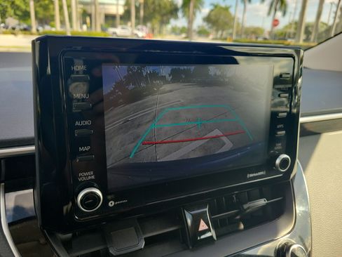 Used 2022 Toyota Corolla LE FWD image 30