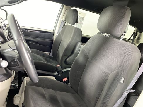 Used 2016 Dodge Grand Caravan SE FWD image 13