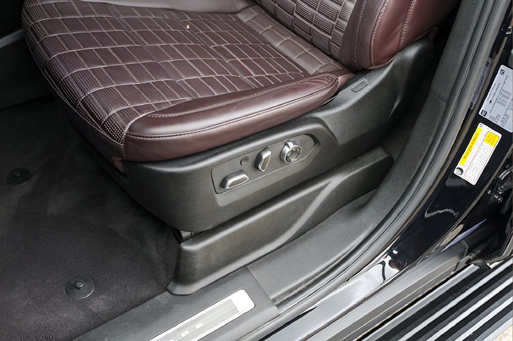 Certified 2023 Cadillac Escalade ESV Sport Platinum w/ LPO, ONYX Package AWD/4WD image 8