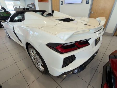 Used 2021 Chevrolet Corvette Stingray Premium Conv w/ Z51 Performance Package RWD image 4