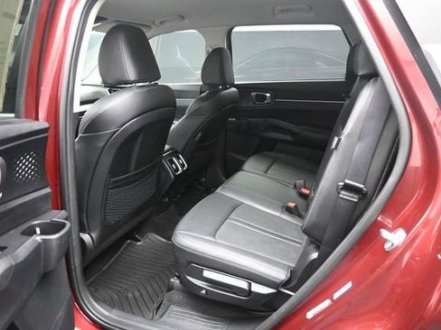 Used 2025 Kia Sorento S FWD image 23