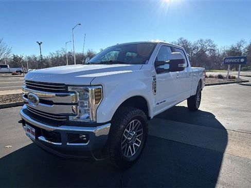 Used 2018 Ford F250 Lariat w/ Lariat Value Package image 1