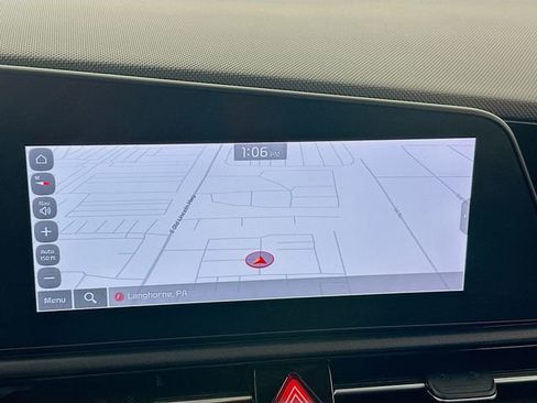 Used 2023 Kia Niro SX image 16