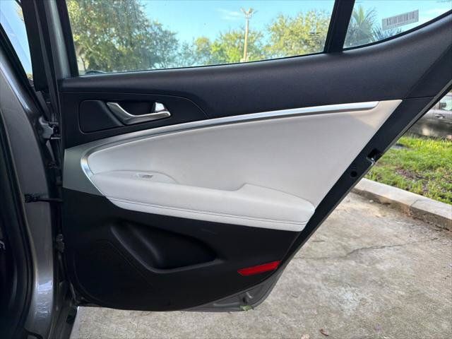 Used 2025 Genesis G70 2.5T RWD image 21