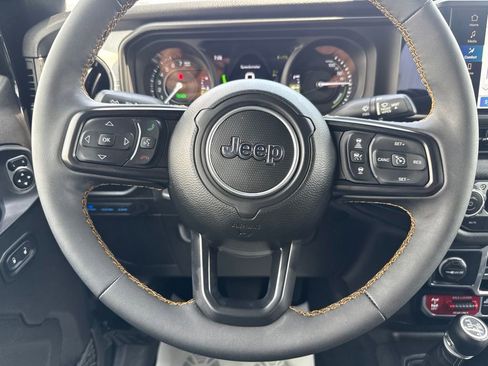 Used 2024 Jeep Wrangler Unlimited AWD/4WD image 10