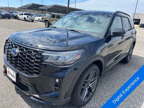 New 2026 Ford Explorer ST-Line w/ ST-Line Street Pack image 4