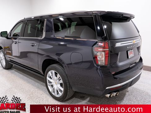 Used 2024 Chevrolet Suburban High Country image 3