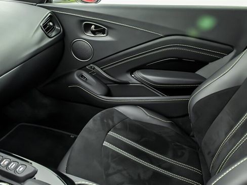 Used 2023 Aston Martin V8 Vantage Coupe RWD image 31