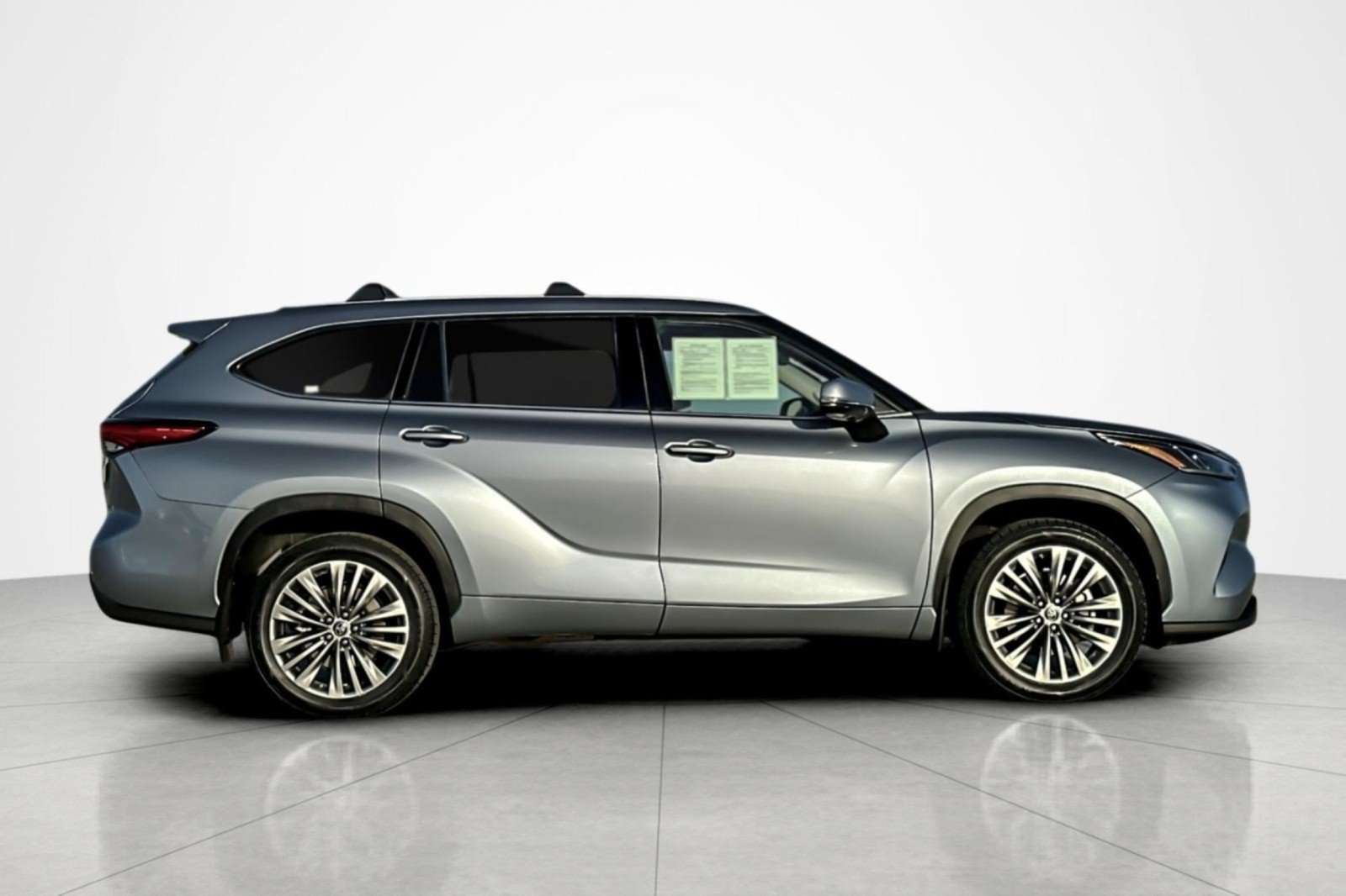Certified 2022 Toyota Highlander Platinum FWD image 6