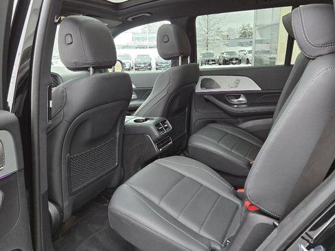 Used 2025 Mercedes-Benz GLS 450 4MATIC image 25