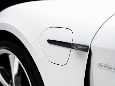 Used 2022 Porsche Taycan image 22