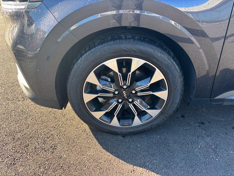 Certified 2024 Kia Carnival EX FWD image 17
