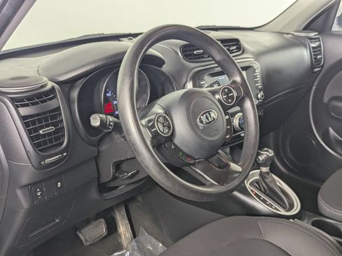 Used 2018 Kia Soul w/ Convenience Package FWD image 10