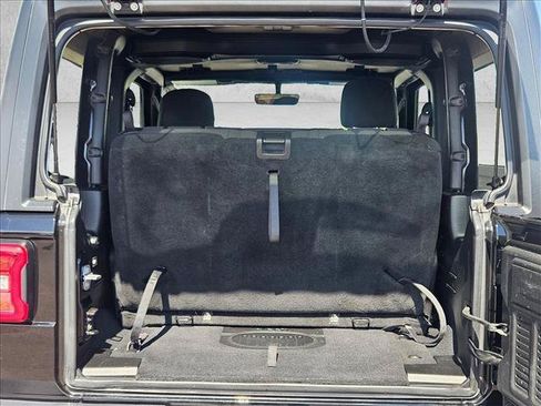 Used 2018 Jeep Wrangler Rubicon AWD/4WD image 6