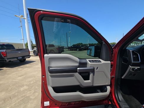 Used 2015 Ford F150 XLT w/ Equipment Group 302A Luxury AWD/4WD image 12