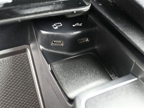 Used 2022 Mercedes-Benz GLE 350 4MATIC w/ Premium Package image 16