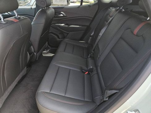 Used 2024 Chevrolet Trax RS w/ Sunroof Package FWD image 23
