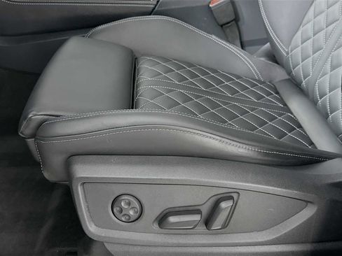 Certified 2025 Audi SQ5 Premium Plus w/ Premium Plus Package image 18