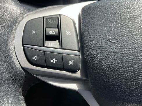 Used 2024 Ford Explorer XLT w/ Equipment Group 202A AWD/4WD image 38