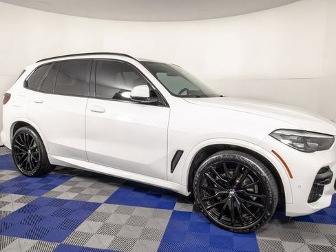 Used 2022 BMW X5 xDrive40i w/ M Sport Package image 3