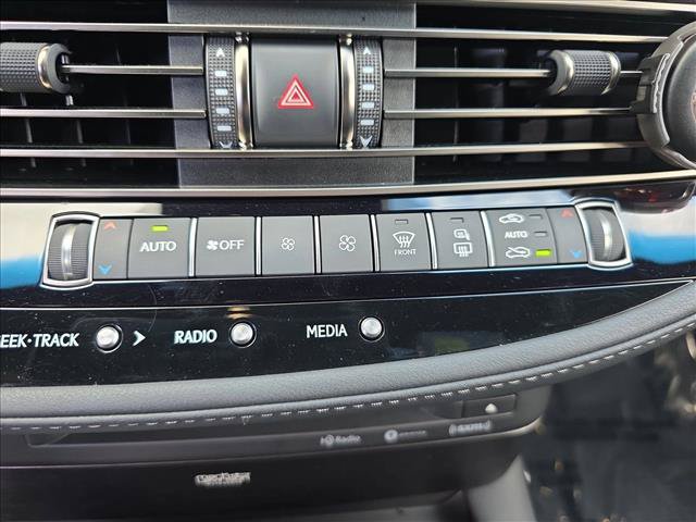 Used 2021 Lexus LS 500h AWD image 22
