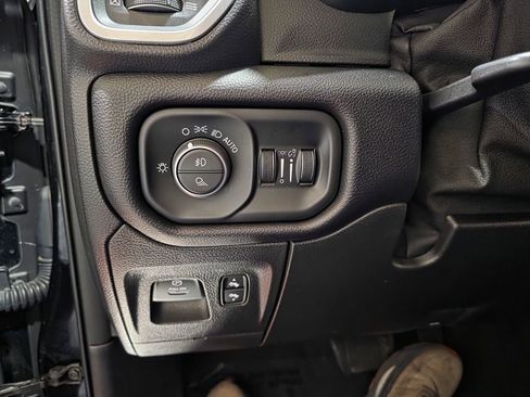 Used 2020 RAM 1500 Laramie image 30