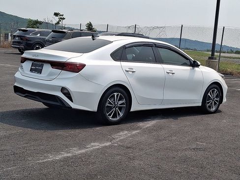 Used 2023 Kia Forte LXS FWD image 6