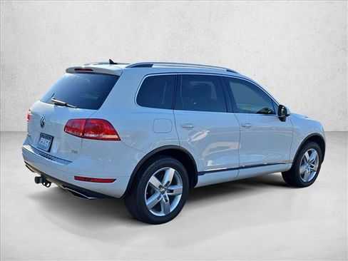 Used 2013 Volkswagen Touareg TDI image 5
