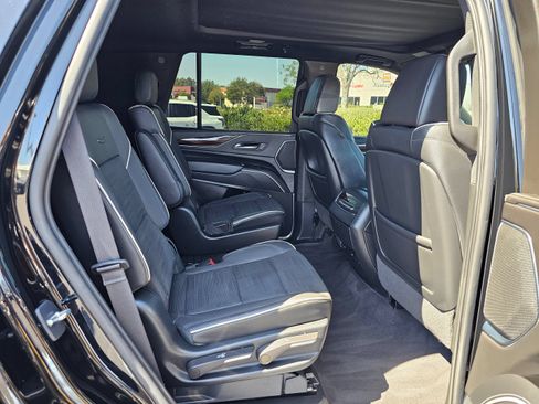Used 2023 Cadillac Escalade Premium Luxury RWD image 39