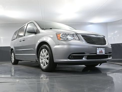 Used 2015 Chrysler Town & Country Touring FWD image 48
