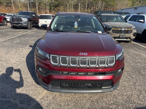 Used 2022 Jeep Compass Latitude FWD image 2