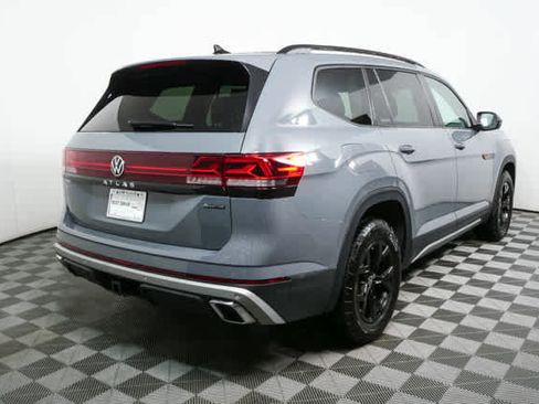 Certified 2025 Volkswagen Atlas Peak Edition SE AWD/4WD image 28