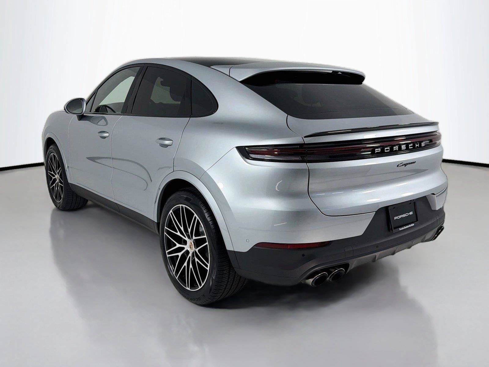 Used 2025 Porsche Cayenne Coupe AWD/4WD image 3