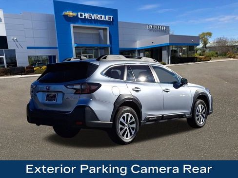 Used 2025 Subaru Outback Premium image 9