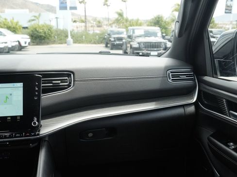 Certified 2024 Jeep Wagoneer Series II AWD/4WD image 35