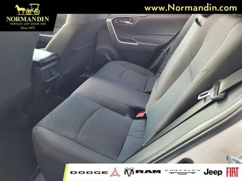 Used 2025 Toyota RAV4 XLE FWD image 18