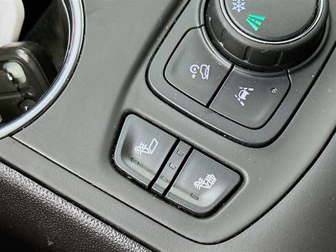 Used 2024 GMC Terrain SLT FWD image 27