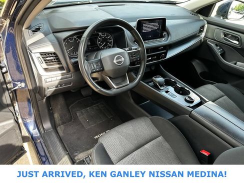 Certified 2025 Nissan Rogue SV AWD/4WD image 9