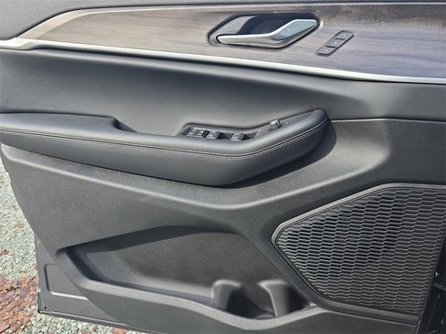 New 2025 Jeep Grand Cherokee Limited image 27