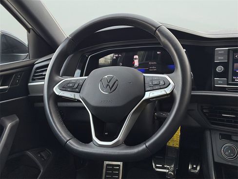 Used 2023 Volkswagen Jetta Sport image 16