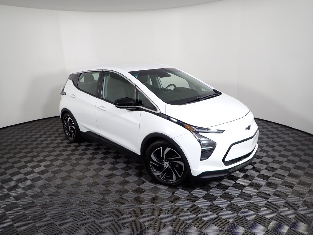 Used 2022 Chevrolet Bolt LT w/ Infotainment Package FWD image 9