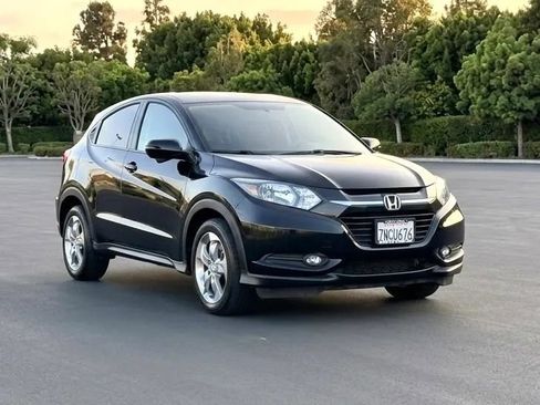 Used 2017 Honda HR-V EX image 2