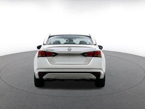 Used 2025 Nissan Altima 2.5 SV FWD image 8