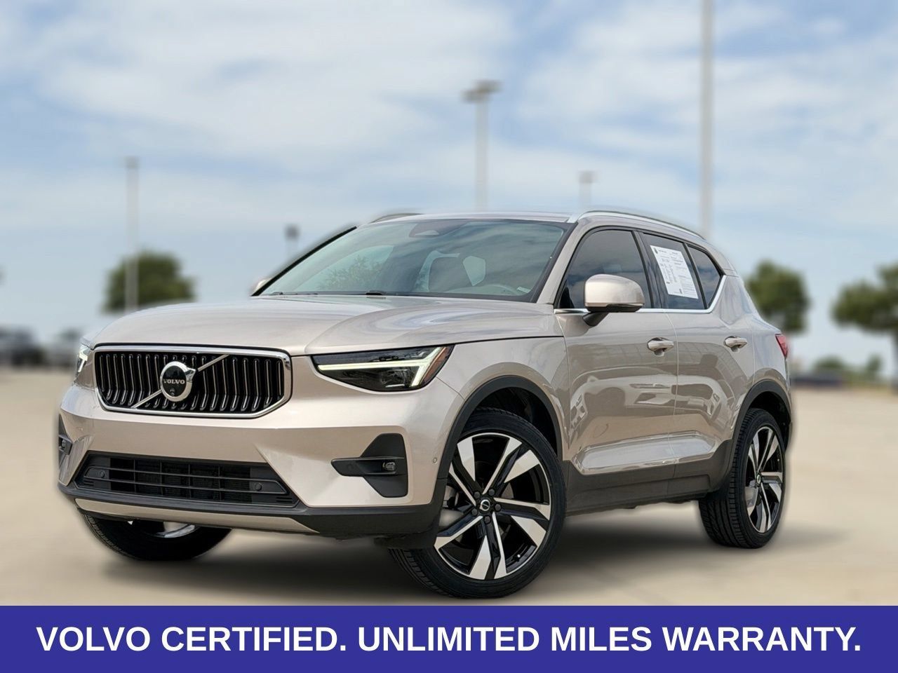 Certified 2024 Volvo XC40 B5 Plus w/ Protection Package Premier AWD/4WD image 3