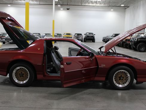 Used 1989 Pontiac Firebird Trans Am RWD image 40