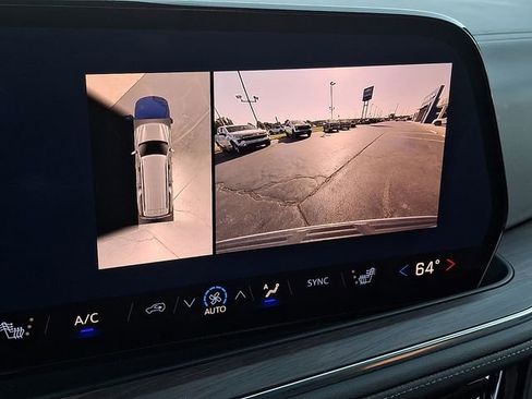 Used 2025 Chevrolet Suburban Z71 AWD/4WD image 17
