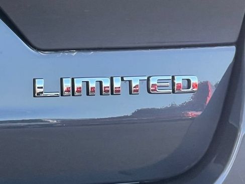 Used 2023 Jeep Grand Cherokee Limited w/ Luxury Tech Group II AWD/4WD image 9