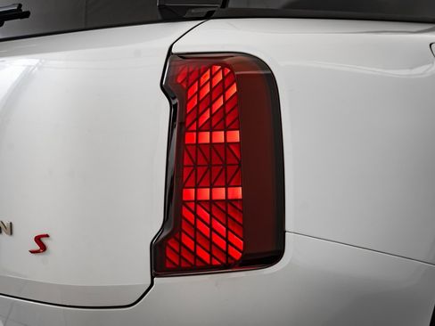 Certified 2025 MINI Cooper Countryman S image 9