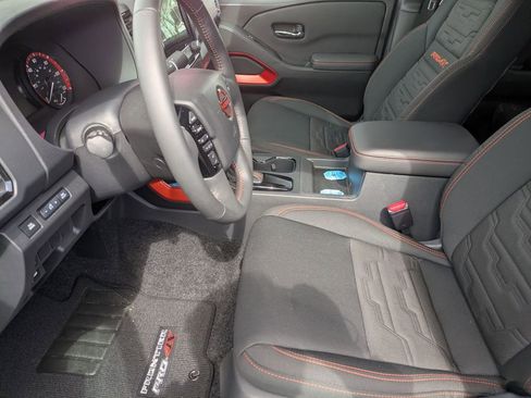 Used 2024 Nissan Frontier PRO-4X w/ Technology Package image 19